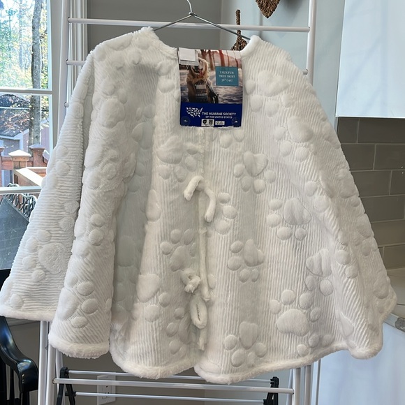 Humane Society Christmas Tree Skirt Faux Fur with Paw Prints, 56" round NWT - Picture 9 of 16